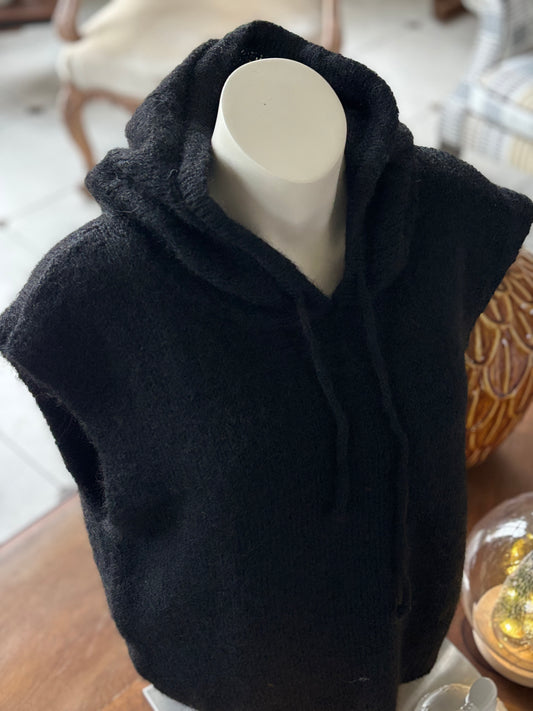 Pull sans manche à capuche