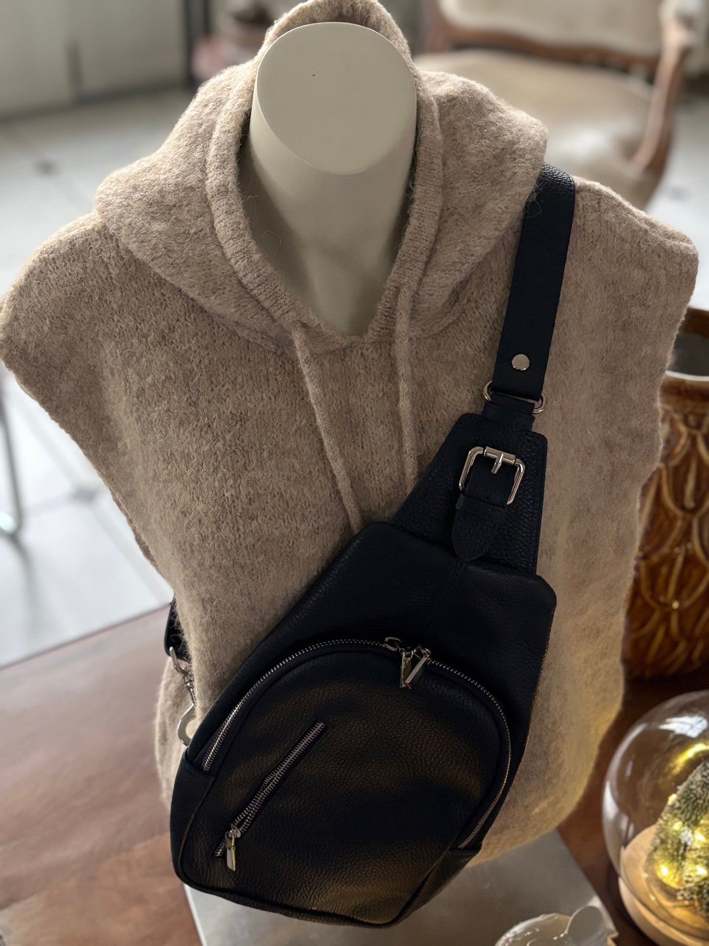 Pull sans manche à capuche